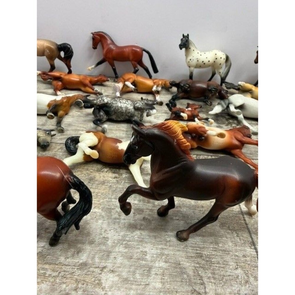 Huge Lot Of 44 Breyer Reeves Horses Stablemates 1/32 Assorted - Picture 4 of 10